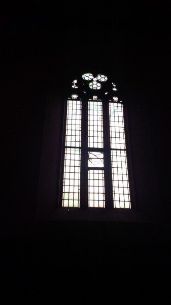 Fenster der Hergisdorfer Kirche.